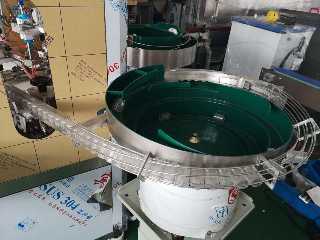 2000BPH 50-500ml PLC التحكم قطعة واحدة ملء آلة السد للزجاجات الدوارة