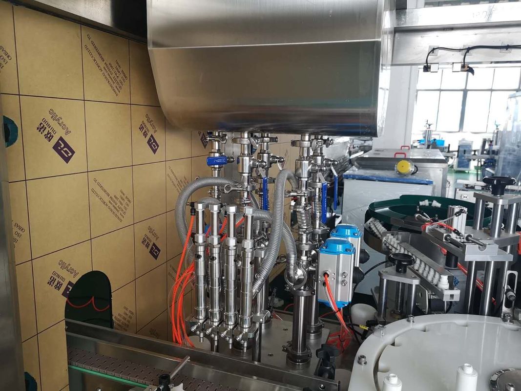 2000BPH 50-500ml PLC التحكم قطعة واحدة ملء آلة السد للزجاجات الدوارة