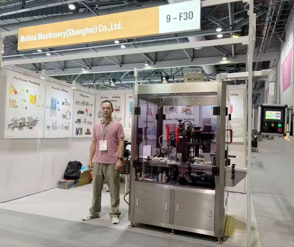 آلة تعبئة العطور أحادية الكتلة الأوتوماتيكية المقاومة للانفجار والعقص ووضع العلامات للعطور وزجاجات الرش الزجاجية